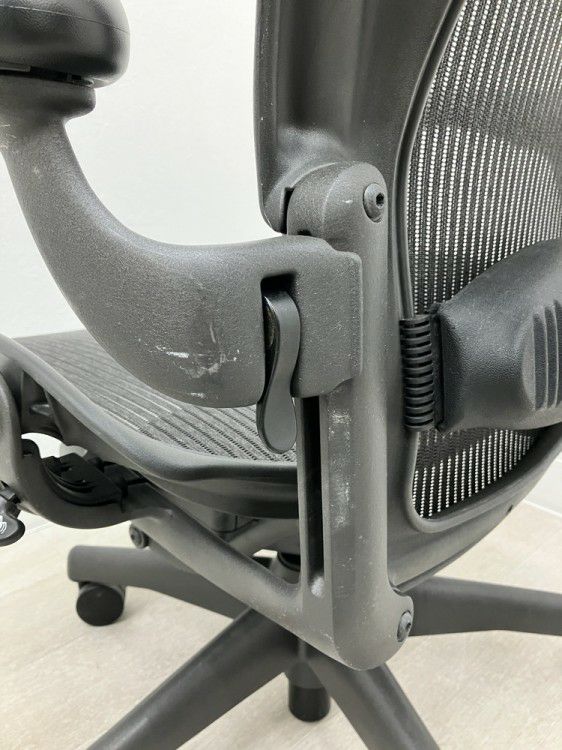 HermanMiller（ハーマンミラー）アーロンチェア 可動肘付アーロンチェア 商品画像13