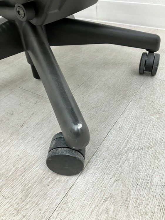 HermanMiller（ハーマンミラー）アーロンチェア 可動肘付アーロンチェア 商品画像14