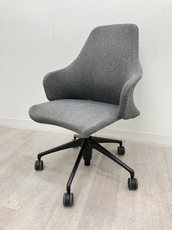 オカムラエモルトシリーズ ミーティングチェア 商品画像1