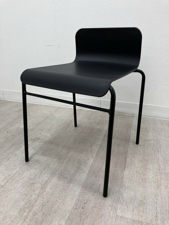 ライオンLEOシリーズ スタッキングチェア 商品画像1