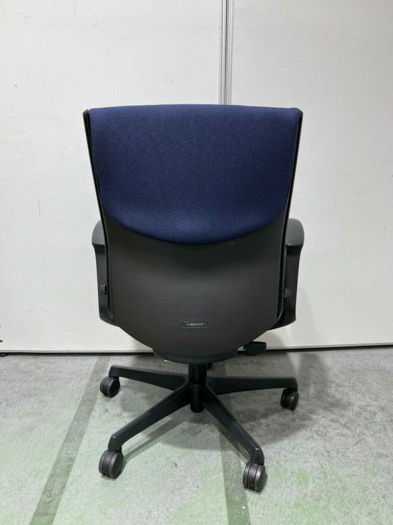 オカムラESCUDO(エスクード)チェア 固定肘付エスクードチェア 商品画像4