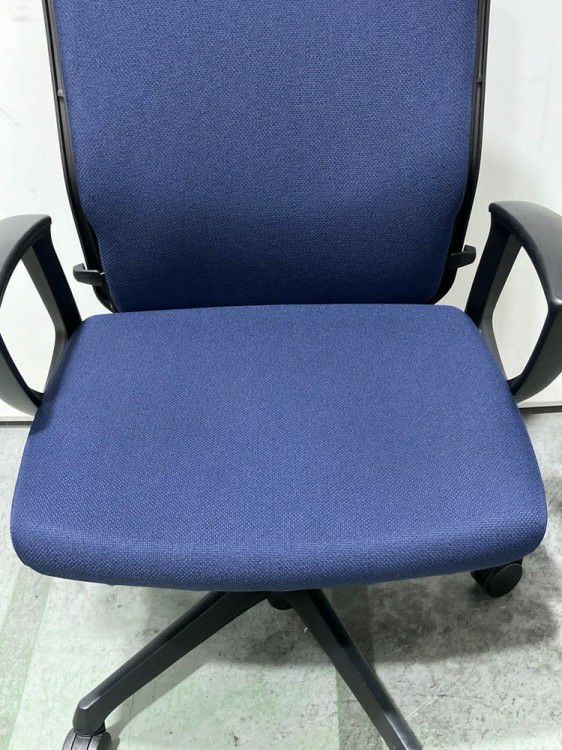 オカムラESCUDO(エスクード)チェア 固定肘付エスクードチェア 商品画像8