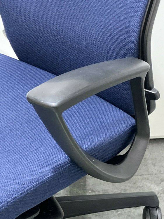 オカムラESCUDO(エスクード)チェア 固定肘付エスクードチェア 商品画像10