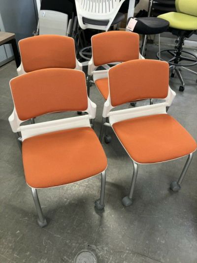 ウチダ（内田洋行）MF-180シリーズ スタッキングチェア4脚セット 商品画像1