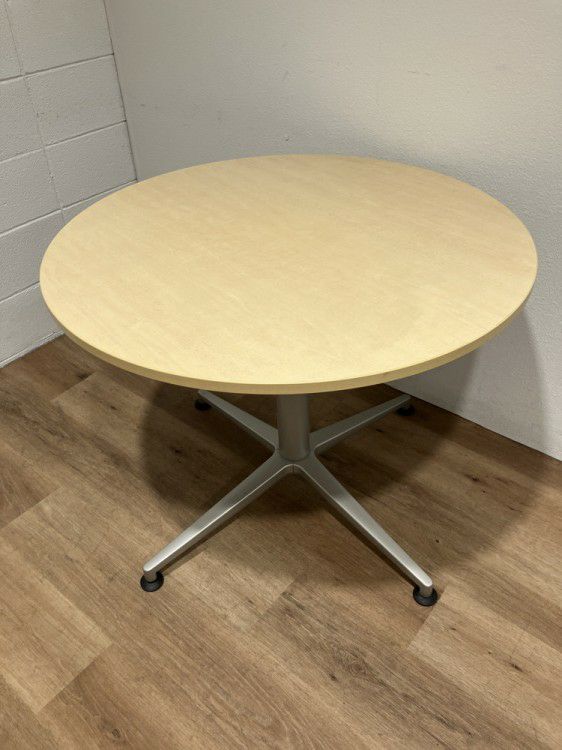 イトーキDEシリーズ 丸テーブル 商品画像1