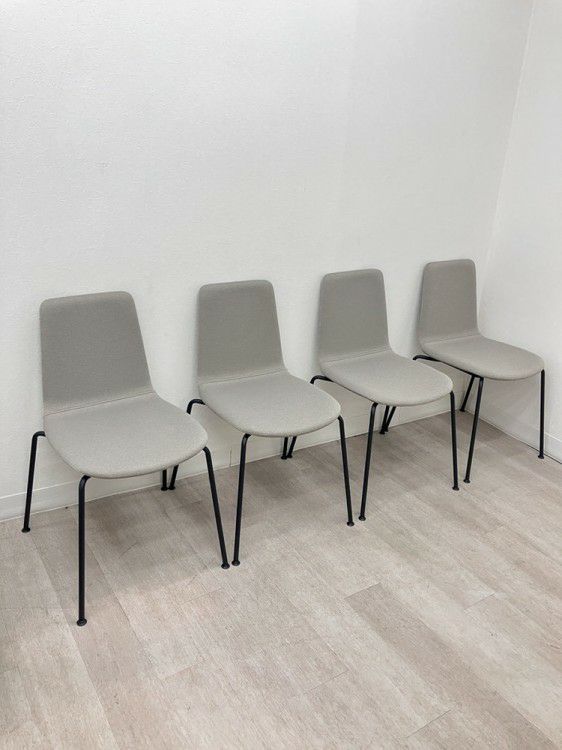 コクヨMycket(ミケット)シリーズ スタッキングチェア4脚セット 商品画像1