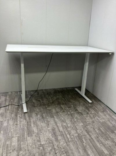 オカムラSwift(スイフト)シリーズ 電動昇降式2100ミーティングテーブル 商品画像1