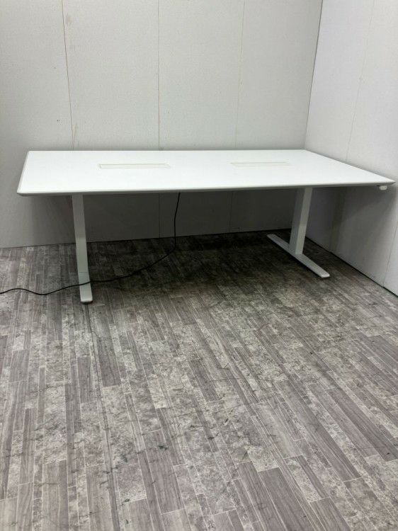 オカムラSwift(スイフト)シリーズ 電動昇降式2100ミーティングテーブル 商品画像2