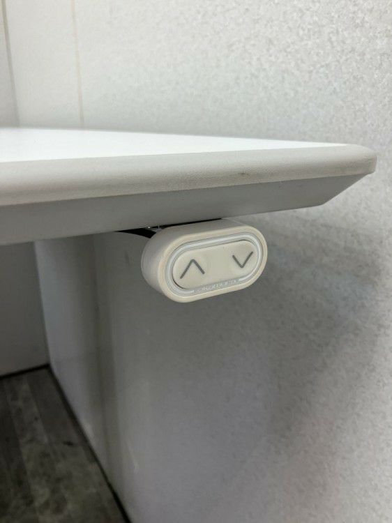 オカムラSwift(スイフト)シリーズ 電動昇降式2100ミーティングテーブル 商品画像4