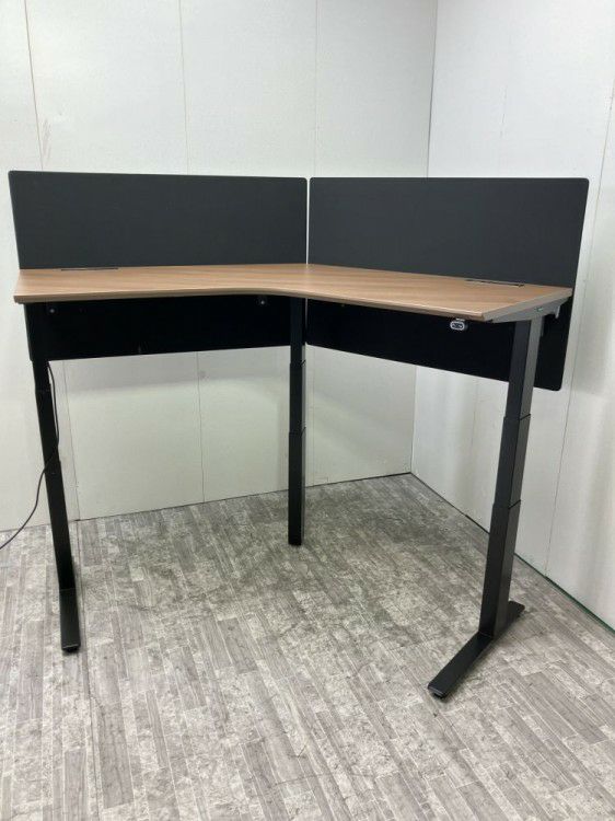 オカムラSwift(スイフト)シリーズ 電動昇降式パネル付ブーメランデスク 商品画像2