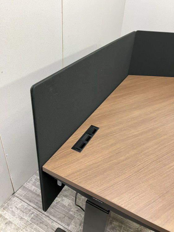 オカムラSwift(スイフト)シリーズ 電動昇降式パネル付ブーメランデスク 商品画像5