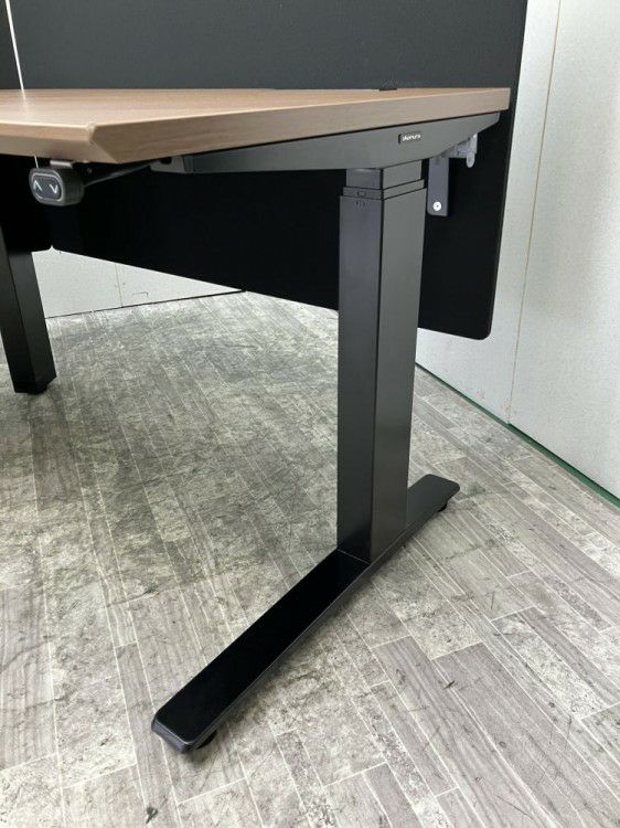 オカムラSwift(スイフト)シリーズ 電動昇降式パネル付ブーメランデスク 商品画像6