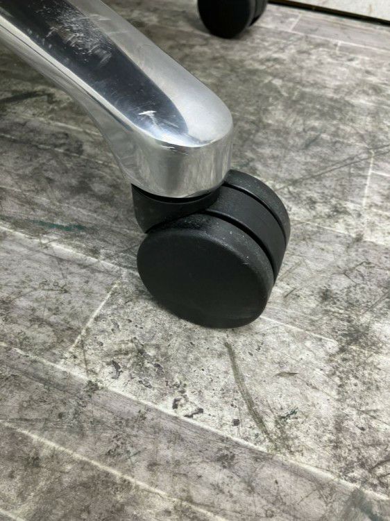 コクヨマネージメントチェア フィロソフィーシリーズ 固定肘付フィロソフィーチェア 商品画像9