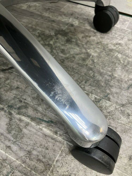 コクヨマネージメントチェア フィロソフィーシリーズ 固定肘付フィロソフィーチェア 商品画像10