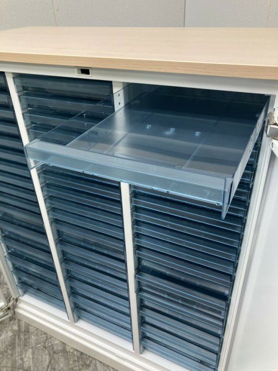 コクヨEDIA(エディア)シリーズ 天板付両開き扉付A4クリアケース書庫 商品画像5