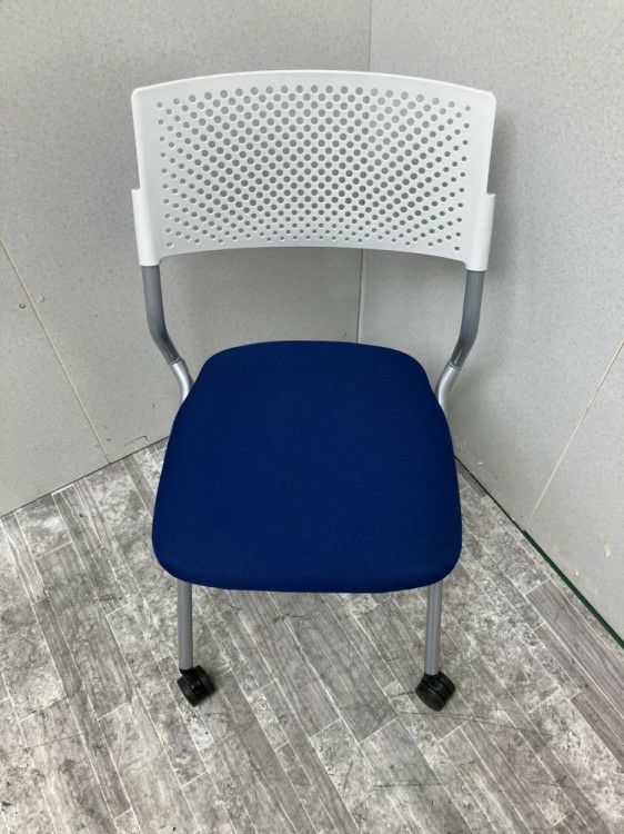 ウチダ（内田洋行）ネスティングチェア 商品画像3