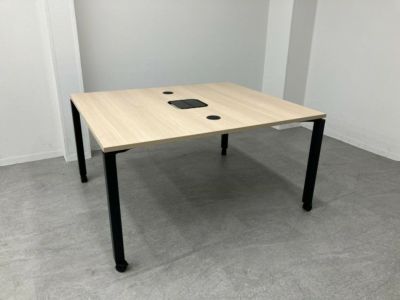 トヨスチールNTSワークテーブルシリーズ ワイヤレス充電器付1400ワークテーブル 商品画像1