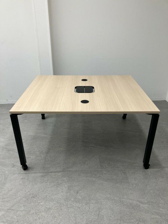 トヨスチールNTSワークテーブルシリーズ ワイヤレス充電器付1400ワークテーブル 商品画像2