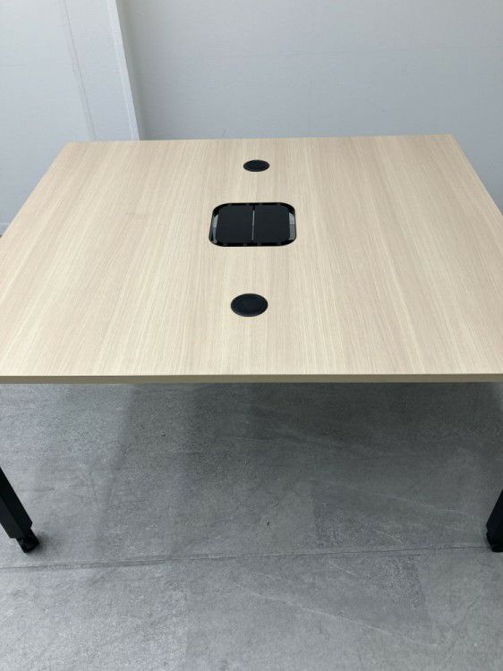 トヨスチールNTSワークテーブルシリーズ ワイヤレス充電器付1400ワークテーブル 商品画像3