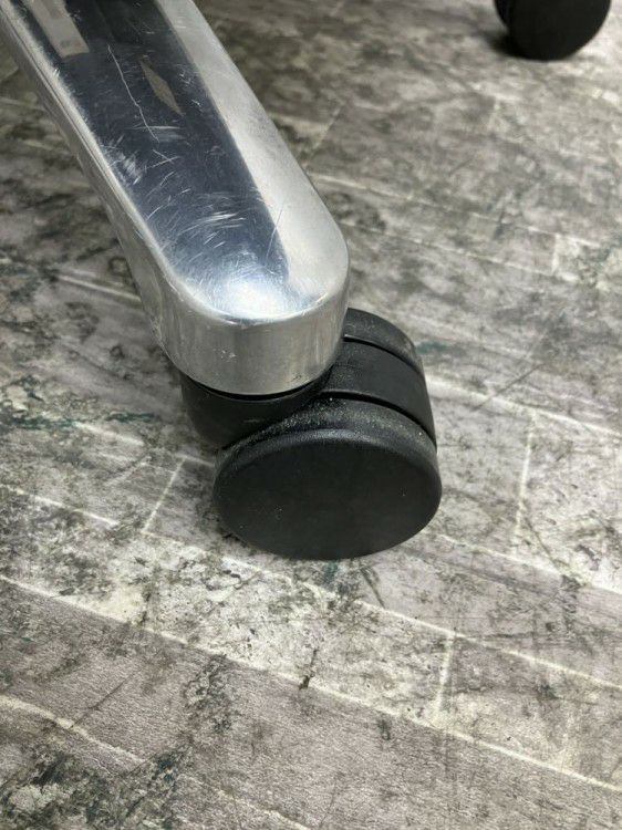 コクヨマネージメントチェア フィロソフィーシリーズ 固定肘付フィロソフィーチェア 商品画像9