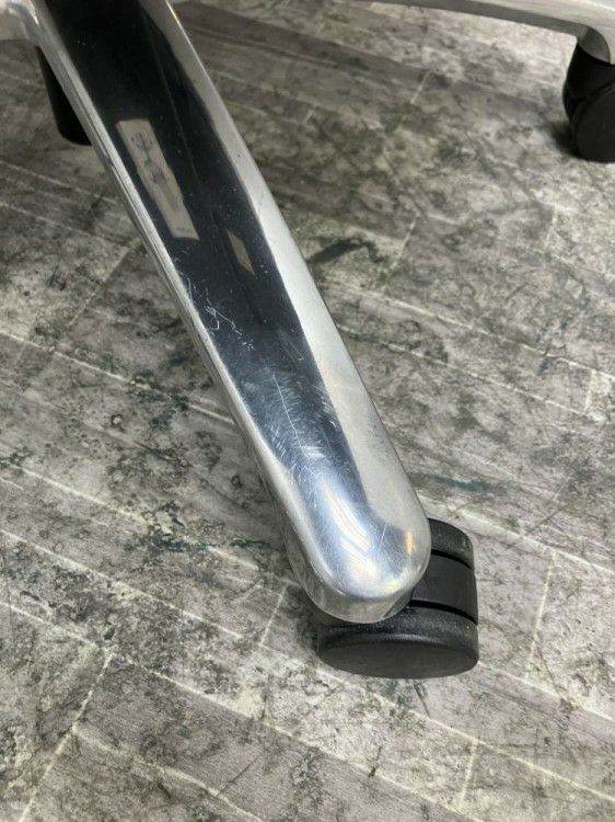 コクヨマネージメントチェア フィロソフィーシリーズ 固定肘付フィロソフィーチェア 商品画像10