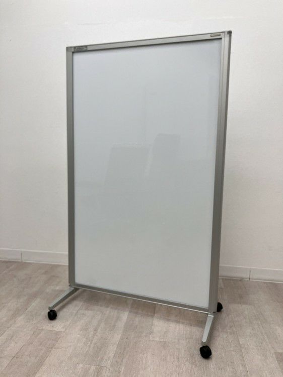 オカムラ4W65シリーズ 自立ホワイトボードパーテーション 商品画像1