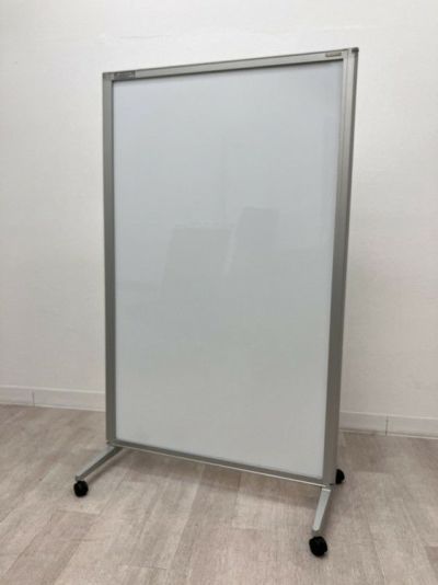 オカムラ4W65シリーズ 自立ホワイトボードパーテーション 商品画像1