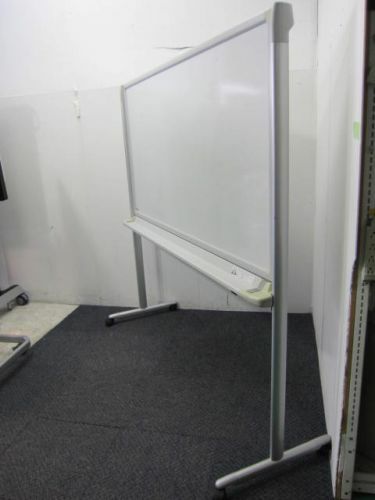 オカムラ 脚付片面ホワイトボード 2