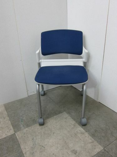 ウチダ（内田洋行）MF-180シリーズ キャスター付スタッキングチェア 商品画像2