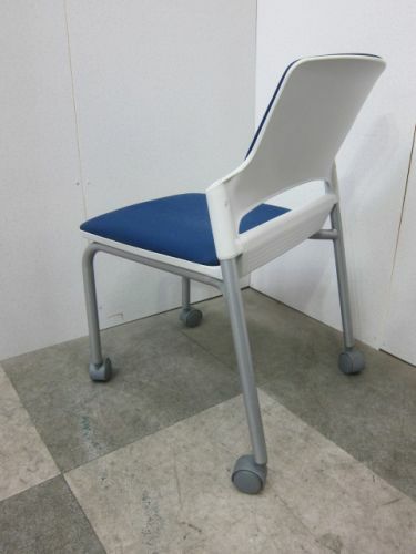 ウチダ（内田洋行）MF-180シリーズ キャスター付スタッキングチェア 商品画像5