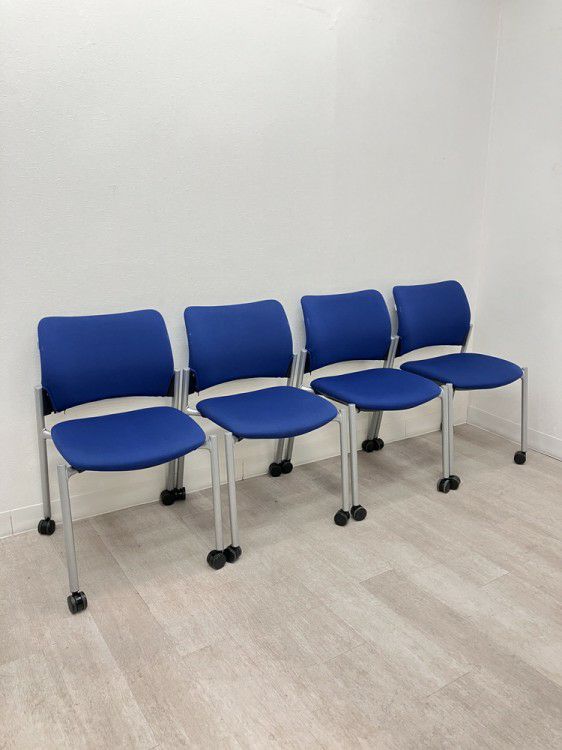 オカムラ8147シリーズ スタッキングチェア4脚セット 商品画像1