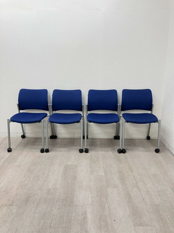 オカムラ8147シリーズ スタッキングチェア4脚セット 商品画像2