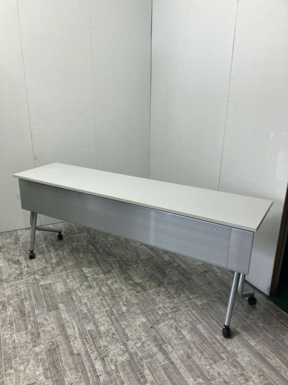 オカムラ1800サイドスタックテーブル 商品画像1