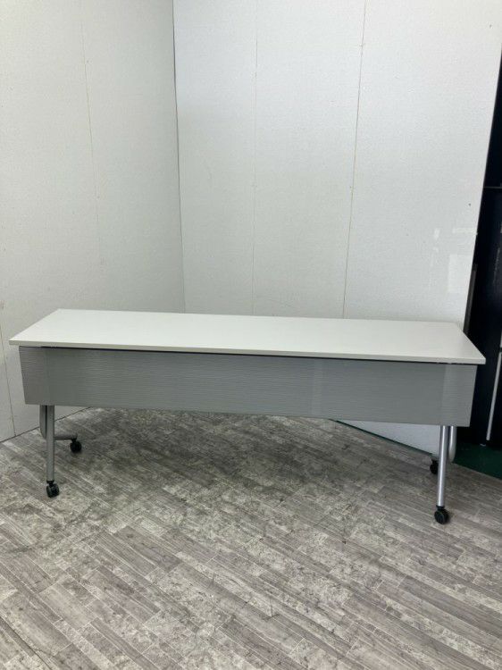 オカムラ1800サイドスタックテーブル 商品画像2