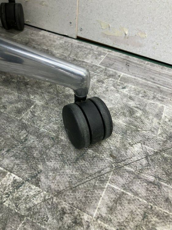 コクヨBezel(ベゼル)チェア 肘付きベゼルチェア 商品画像7