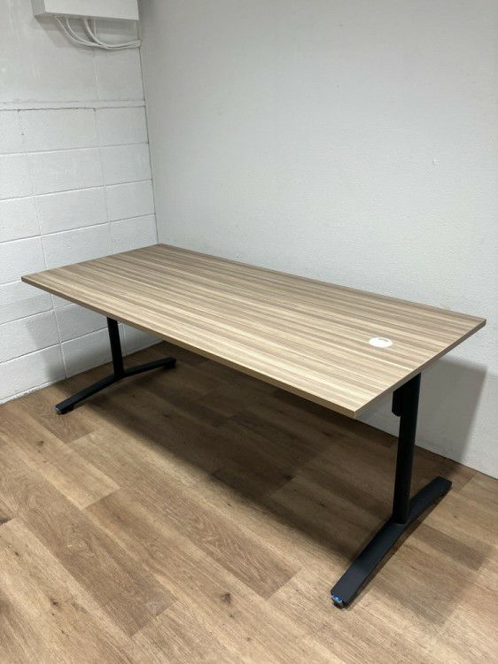 コクヨfrip top(フリップトップ)シリーズ ミーティングテーブル 商品画像1