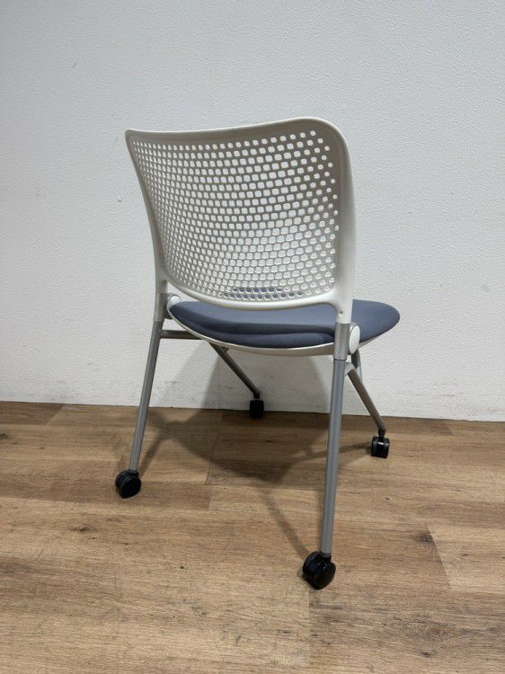 ウチダ（内田洋行）ブルーメシリーズ ネスティングチェア6脚セット 商品画像4