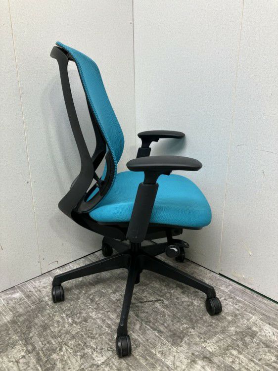 オカムラSylphy(シルフィー)チェア 可動肘付シルフィーチェア 商品画像8