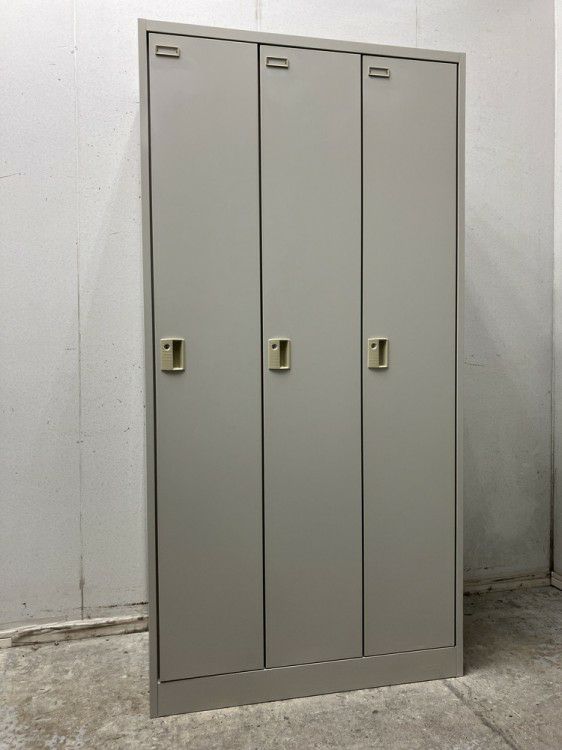 オカムラFZタイプシリーズ 3人用ロッカー 商品画像1