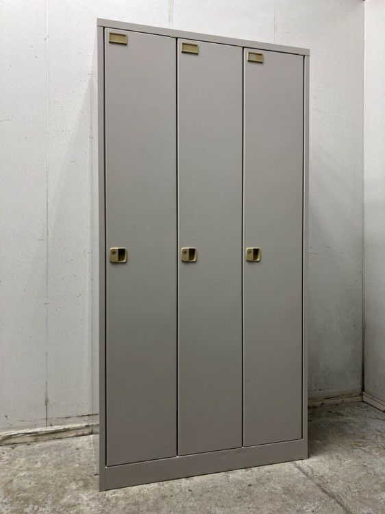イトーキL型ロッカーシリーズ 3人用ロッカー 商品画像1