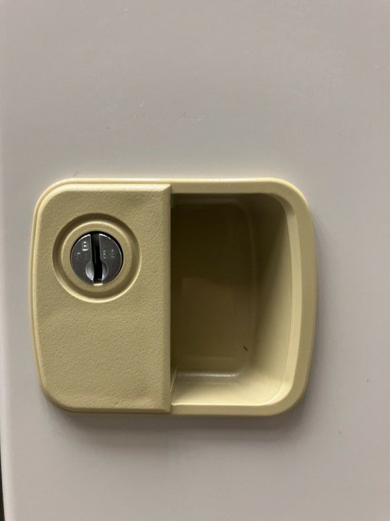 イトーキL型ロッカーシリーズ 3人用ロッカー 商品画像2