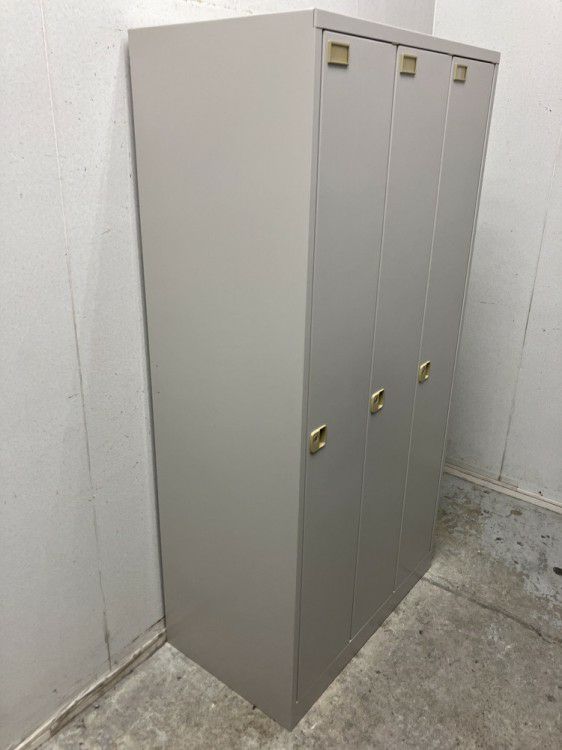イトーキL型ロッカーシリーズ 3人用ロッカー 商品画像8