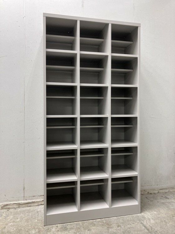 イトーキシューズボックスDSシリーズ 18人用シューズロッカー 商品画像1