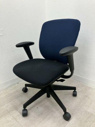 イトーキプラオ（PRAO）チェア 固定肘付プラオチェア 商品画像1