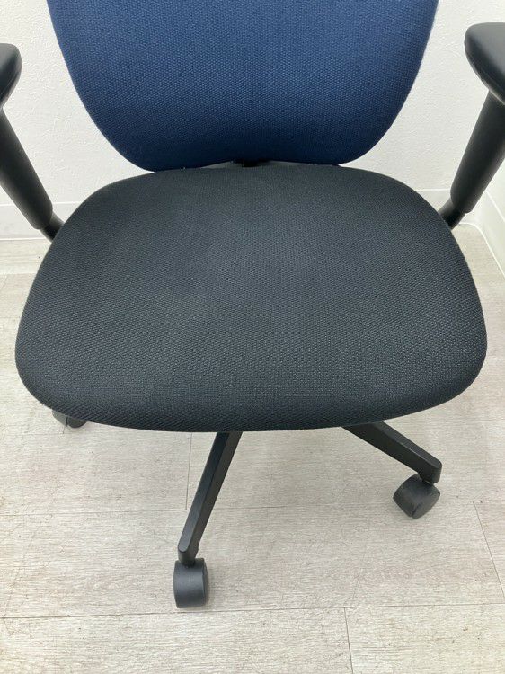 イトーキプラオ（PRAO）チェア 固定肘付プラオチェア 商品画像8