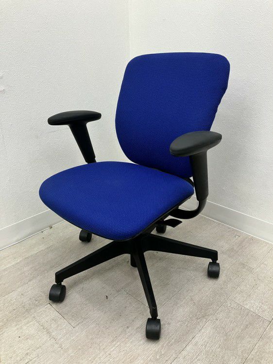 イトーキプラオ（PRAO）チェア 固定肘付プラオチェア 商品画像1