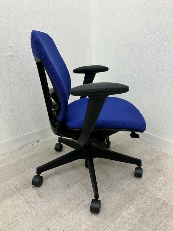 イトーキプラオ（PRAO）チェア 固定肘付プラオチェア 商品画像3