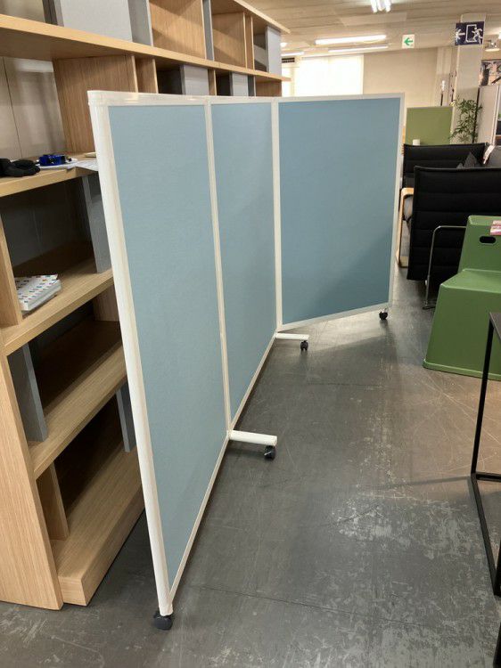 イトーキ3連折畳パーテーション 商品画像1