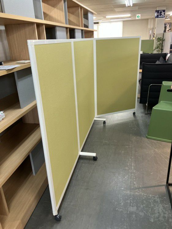 イトーキ3連折畳パーテーション 商品画像1