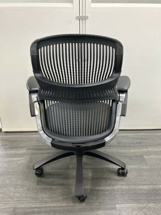 Knoll（ノール）Generation(ジェネレーション)チェア 可動肘付ジェネレーションチェア 商品画像4